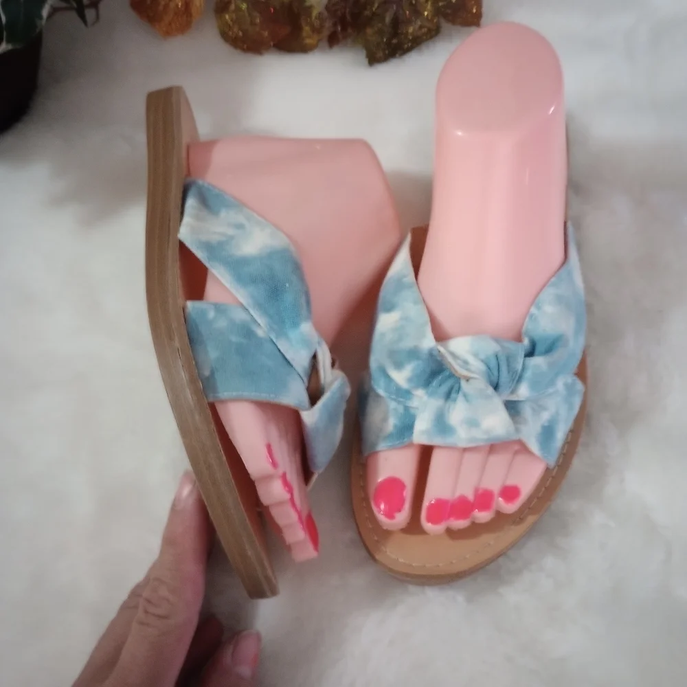 Like new condition sandals shoes for women size 9.5